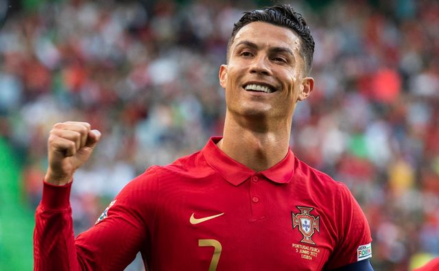 Cristiano Ronaldo a devenit primul fotbalist cu o avere de peste un miliard de dolari