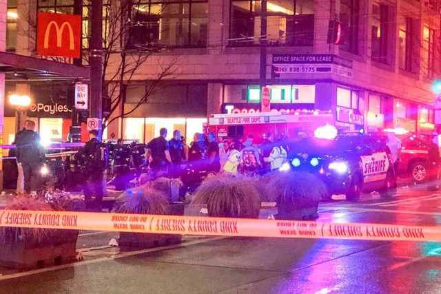 Un mort și șapte răniți după ce un individ înarmat a deschis focul în centrul orașului Seattle