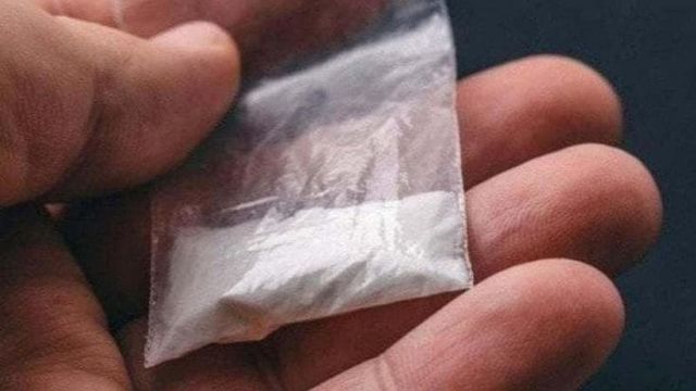 Droga nell’auto per incastrare un imprenditore: due avvocati e un finanziere indagati a Bari