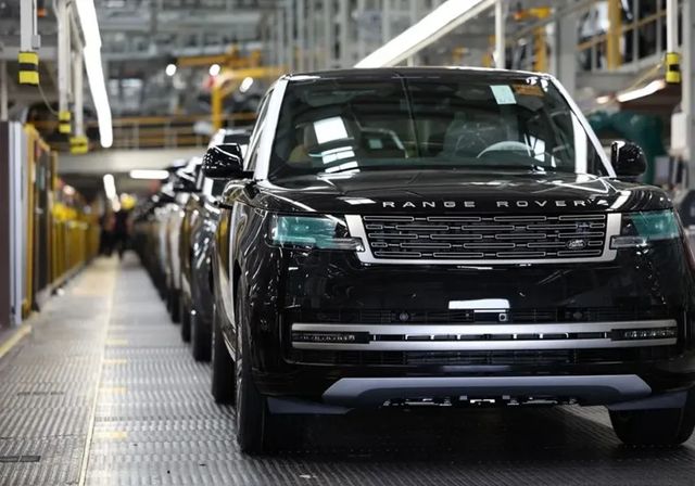 Jaguar Land Rover busca 2.294 millones de euros para mitigar el impacto del ciberataque