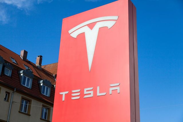 Elon Musk deschide în Berlin prima fabrică Tesla din Europa