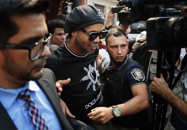 Ronaldinho arrestato di nuovo in Paraguay per passaporti falsi