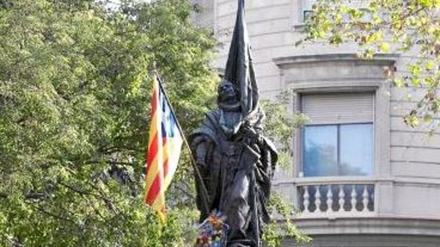 La ofrenda floral a Rafael Casanova marca el inicio de la Diada de Catalunya