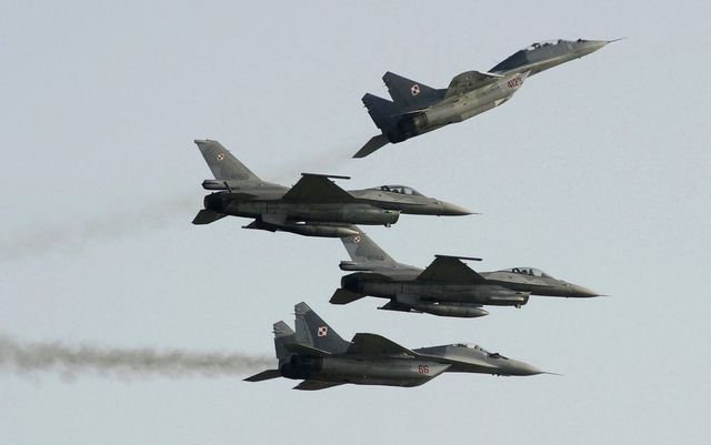 Trei piloți ucraineni au murit după ce două avioane s-au ciocnit în aer