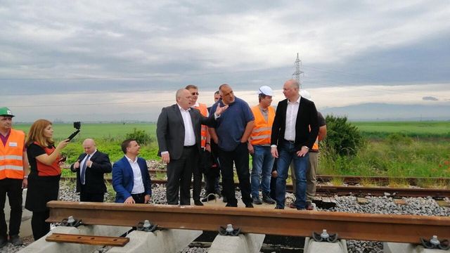 Борисов инспектира нов железен път по отсечката София-Елин Пелин