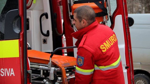 Un moldovean a fost adus acasă de un echipaj SMURD, după ce a suferit un accident vascular cerebral în Muntenegru