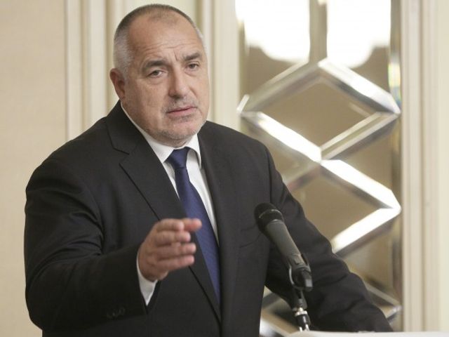 Борисов реагирал своевременно на сигнал на кмета на Своге за пътя
