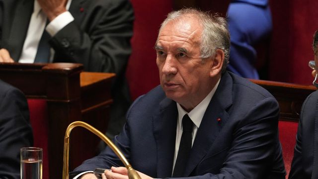 Elvesztette a bizalmi szavazást, megbukott François Bayrou kormánya