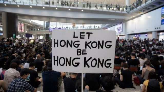 Zborurile cu plecare din Hong Kong au fost din nou anulate pe fondul continuării protestelor