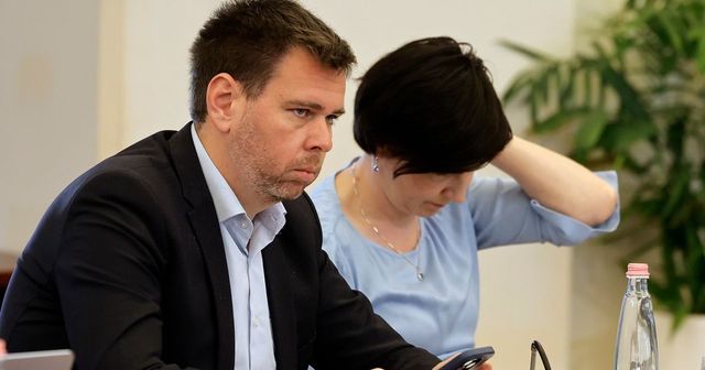 Vitézy Dávid Baranyi Krisztinával kezdeményezi egy vészforgatókönyv kidolgozását a főváros csődjére