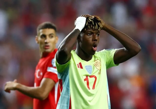 Nico enciende las alarmas al retirarse lesionado en el Turquía-España