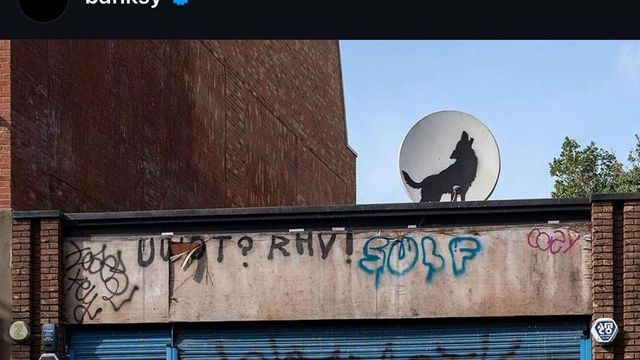 Un lupo che ulula alla luna, cresce il London zoo di Banksy
