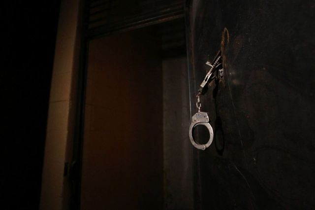 Glodeni: Doi inspectori fiscali, denunțați la Linia națională anticorupție, au fost reținuți