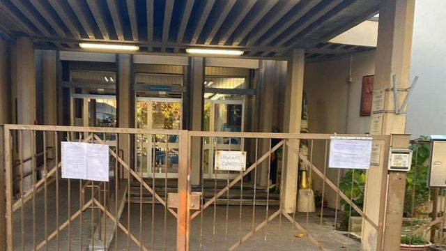 Sciopero, campanella a vuoto in molte scuole. Fermi i bus e i treni fino alle 13
