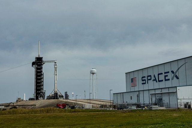 SpaceX a trimis un nou echipaj spre Stația Spațială Internațională format din trei astronauți americani și un cosmonaut rus