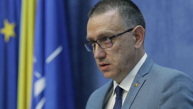 Ministrul Mihai Fifor cere prefecților o situație cu școlile care nu au avize