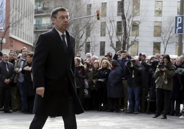 Un juez imputa a Bartomeu por pagar comisiones en fichajes
