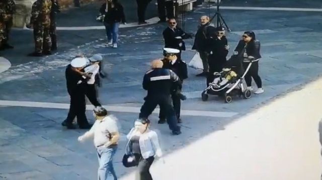 Гражданка Молдовы в Италии набросилась с ножом на офицера Береговой охраны, выкрикивая имя Путина