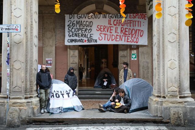 Caro affitti, la protesta degli studenti in tenda arriva a Roma al Miur