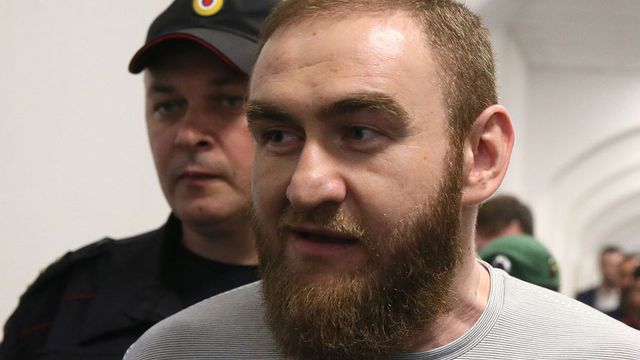 Суд продлил арест экс-сенатору Арашукову