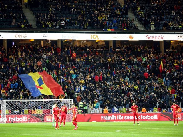 Federația Română de Fotbal vrea să permită consumul de bere pe arenele din România