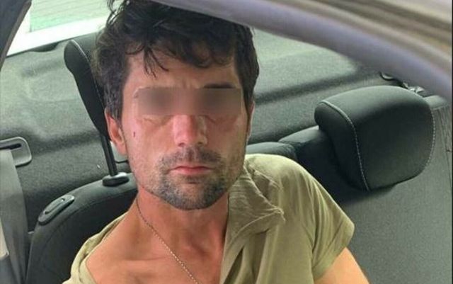 A furat o mașină dintr-un mall și a fost oprit de polițiști cu focuri de armă