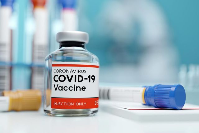 Interpol avertizează: Crima organizată va încerca să vândă vaccinuri Covid-19 contrafăcute
