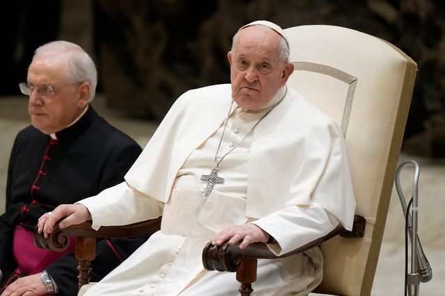 Il Papa rientrato in Vaticano dopo la visita lampo al Gemelli dell'Isola Tiberina