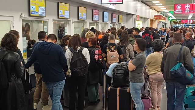 Un bărbat a fost aspirat de motorul unui avion pe aeroportul din Bergamo