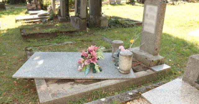 Vandalové poničili desítky hrobů na hřbitově v Olomouci