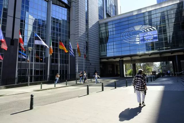 Pénteki friss hírek, forgalom, időjárás – Reggeli pakk