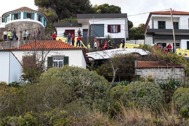 Carnagiu în Portugalia: Zeci de morți după ce un autocar a căzut într-o prăpastie, pe Insula Madeira