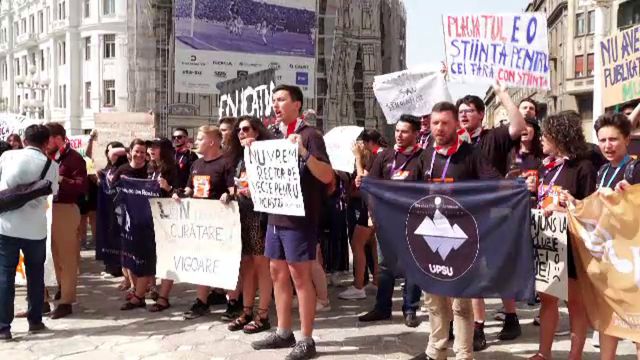 Studenții protestează joi în mai multe orașe din țară față de intenția Guvernului de a reduce fondurile alocate burselor