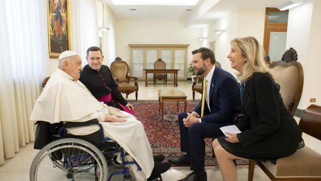 Las últimas horas de Francisco: recibió a Vance antes de impartir su bendición 'Urbi et Orbi' ante 35.000 personas