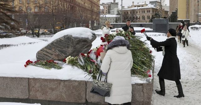 Ambasadoarea americană la Moscova a mers la un memorial improvizat pentru disidentul Alexei Navalnîi
