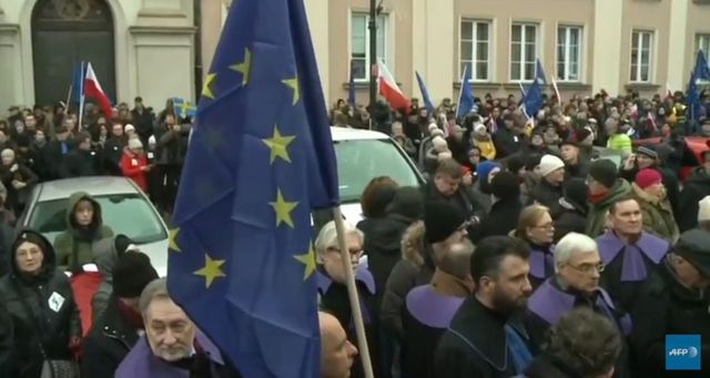 Mii de persoane au participat sâmbătă la protestele organizate în Polonia