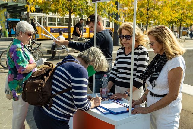 A Fidesz folytatja a petíciós aláírásgyűjtést