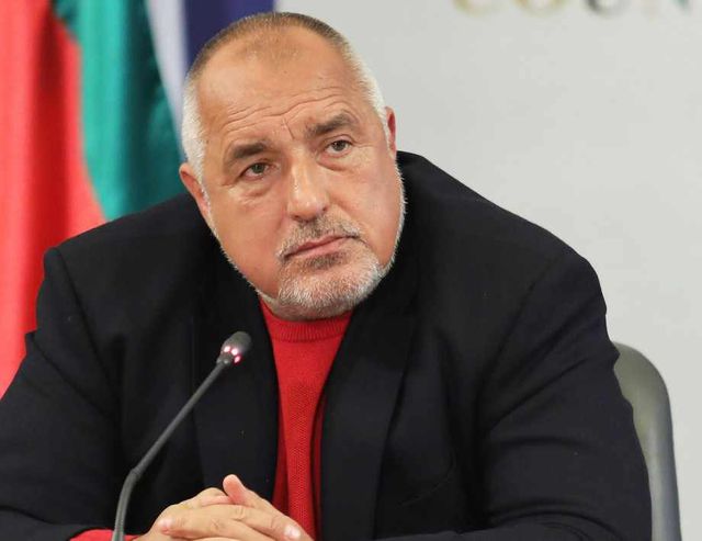 Предлагат помощ от 250 лв за семейства с деца в осми клас
