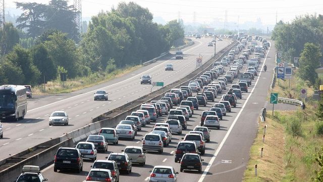 Violentò una ventenne e la abbandonò in autostrada, arrestato