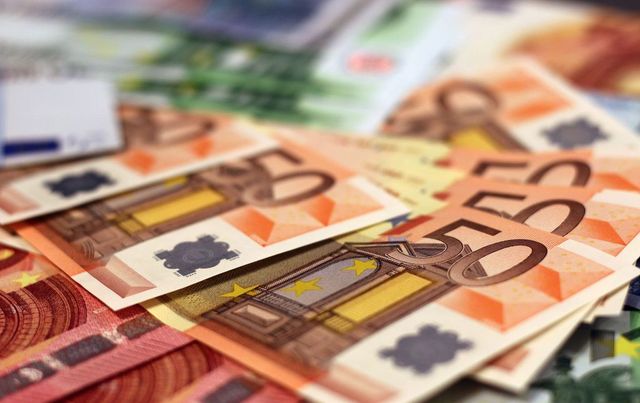 Курс доллара и евро практически не изменится в четверг