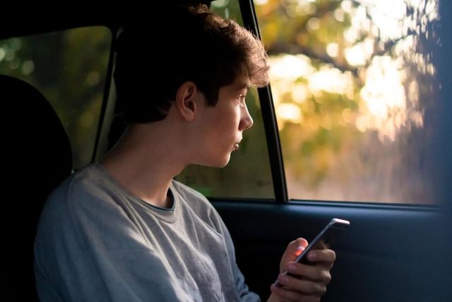 Adolescent de 16 ani, dat în urmărire internațională de autoritățile din Germania, găsit într-o mașină care circula prin București