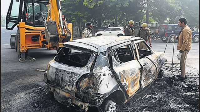 Two people charred to death as car catches fire in Noida