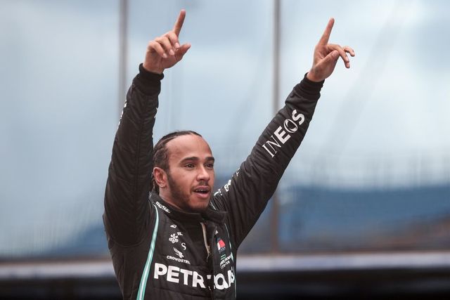 La Ferrari molla Sainz per prendere Lewis Hamilton: la clamorosa suggestione spiazza la Formula 1