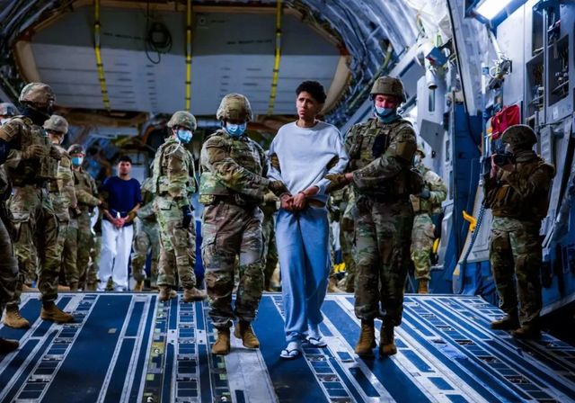 Un tribunal de EE UU rechaza el uso de una ley de 1798 para deportar a venezolanos