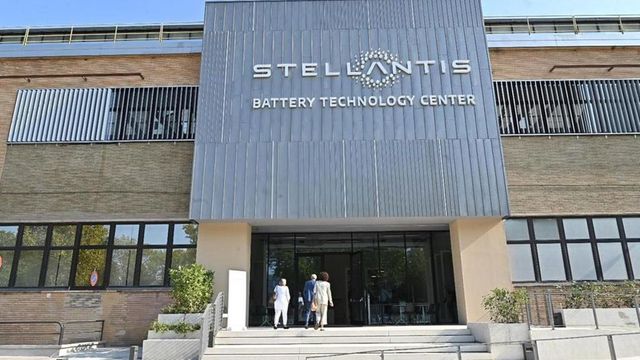 Stellantis, 40 milioni di euro per il nuovo Battery Technology Center inaugurato a Mirafiori