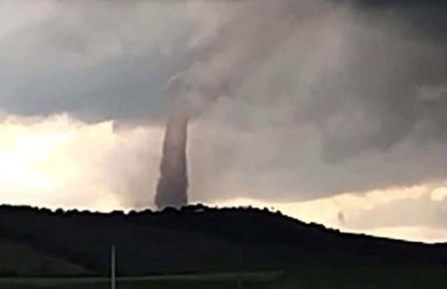 Tornadă în Tulcea, surprinsă în imagini. Autoritățile au emis mesaj RO-Alert și mobilizează echipaje de intervenție