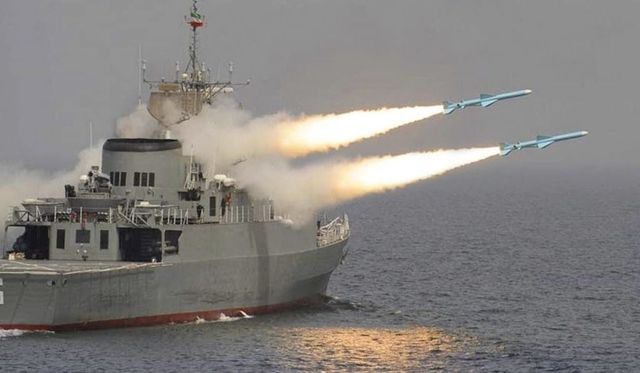 Nave da guerra iraniana sbaglia bersaglio e colpisce nave amica: 19 marinai morti e 15 feriti