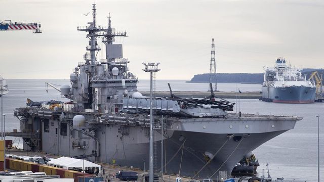 Amerikai hadihajók haladnak át a Tajvani-szoroson