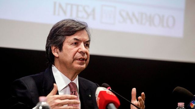 Intesa oltre le attese, utile semestre a 5,2 miliardi