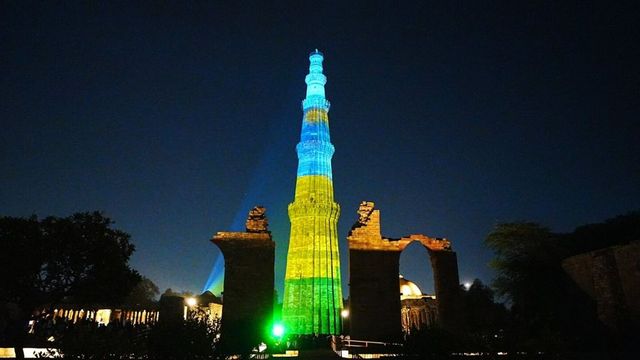 Qutub Minar Shines In Rwandan Colours In Remembrance of 1994 Genocide